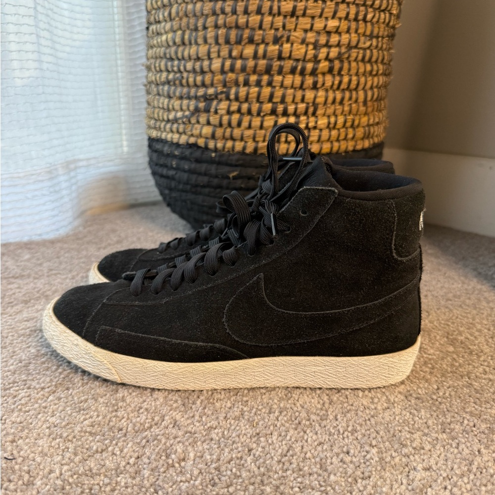 Nike Blazer Mid “Black Summit White”